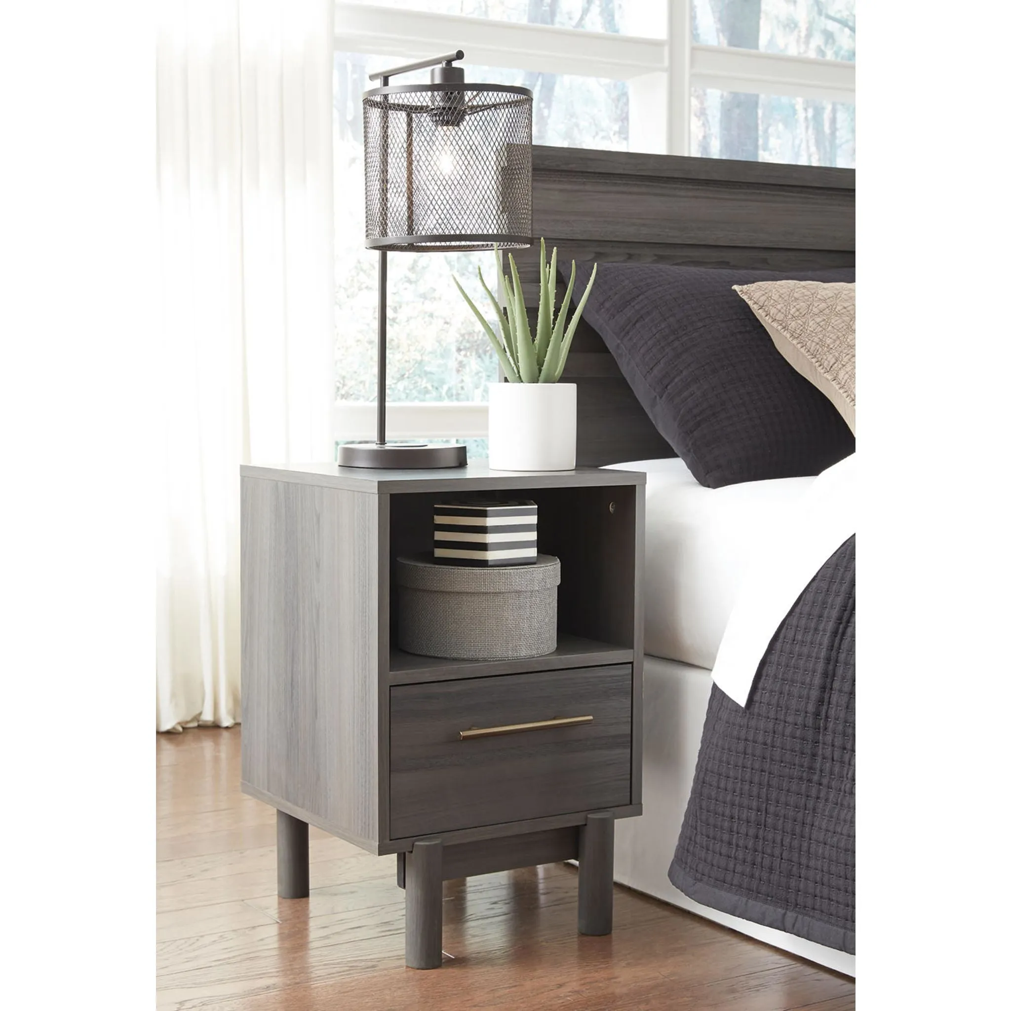 Brymont Nightstand