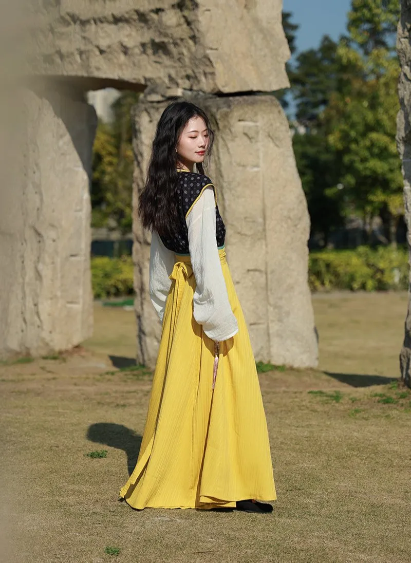 Xuyu 须臾 A Moment in the Early Tang Chuiling Banbi Jacket & Poqun Broken Skirt Ruqun Set